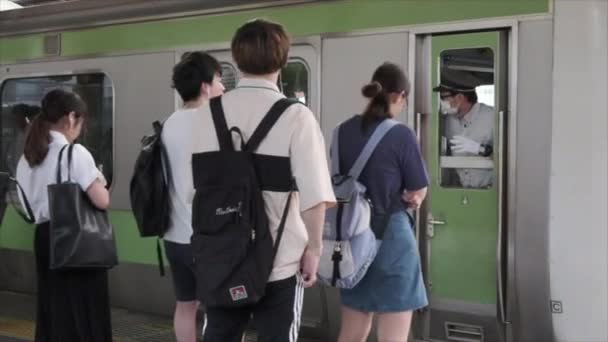 Tokio Japan Juni 2018 Pendelaars Aan Het Station Shinjuku Japan — Stockvideo