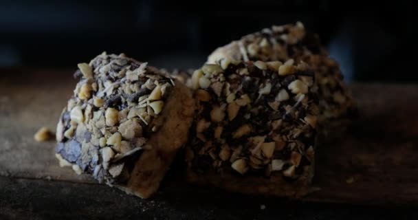 Eid Fitr Maleisische Zelfgemaakte Cookies Houten Achtergrond — Stockvideo