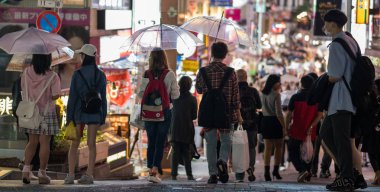Yaya geçidi geçiş şemsiye grubu
