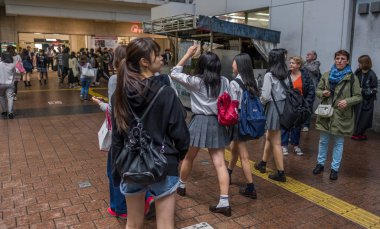 Kimliği belirsiz yayalar, Japon halkı 