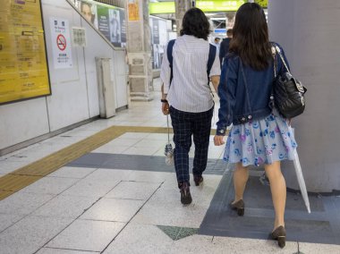 Kimliği belirsiz yayalar, Japon halkı 