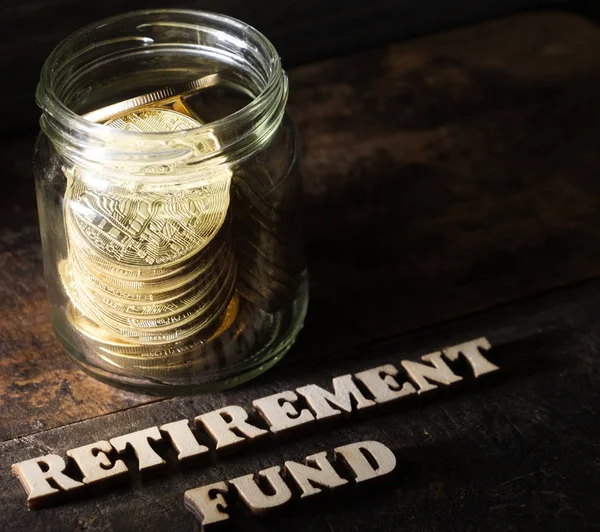 Wooden Retirement Fund Text Golden Coins Mason Jar Dark Wood — Stock Photo, Image