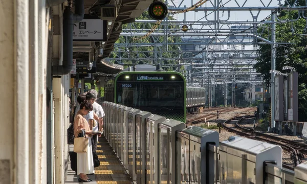 Tokio Japón Julio 2018 Pasajeros Esperando Tren Yamanote Japan Railway — Foto de Stock