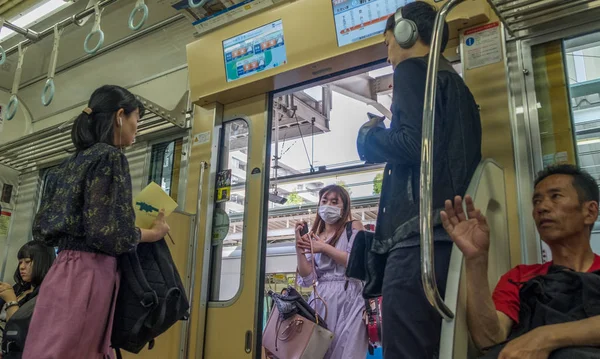 Tokio Japón Abril 2018 Pasajeros Tren Ferroviario Japón — Foto de Stock