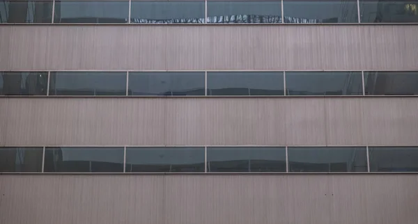 Edificio Pared Con Ventanas Largas — Foto de Stock