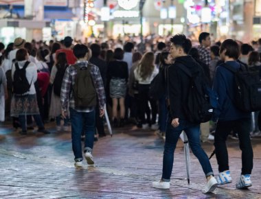Tokyo, Japonya - 15 Eylül 2018: sokaktaki insanlar. Günlük hayat..