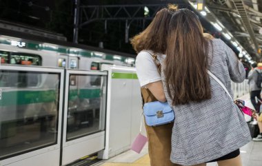 Kimliği belirsiz yayalar, Japon halkı 