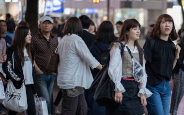 Kimliği belirsiz yayalar, Japon halkı 