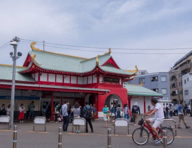 Tokyo, Japonya - 15 Eylül 2018: sokaktaki insanlar. Günlük hayat..
