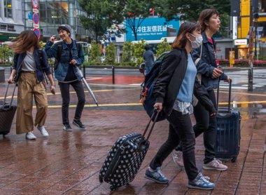 Tokyo, Japonya. Turistler ve yerliler için sokakta