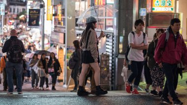 Yaya geçidi geçiş şemsiye grubu