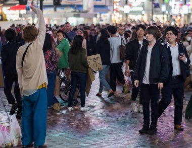 Kimliği belirsiz yayalar, Japon halkı 