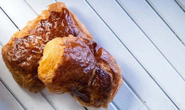 Doces Puff Frescos Sobre Fundo Madeira — Fotografia de Stock