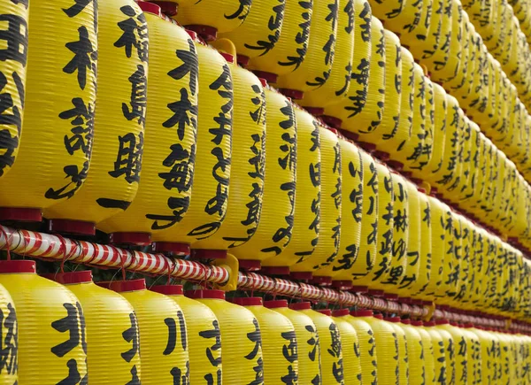 Tokyo Japon Juillet 2018 Rangées Lanternes Jaunes Sanctuaire Yasukuni Pendant — Photo