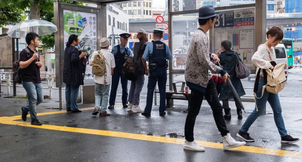 日本东京 2018年7月4日 Policemn 在街道人行道 — 图库照片