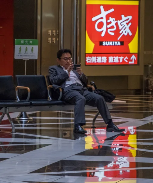 Tokyo Japão Outubro 2016 Pessoas Sala Embarque Aeroporto Internacional Haneda — Fotografia de Stock