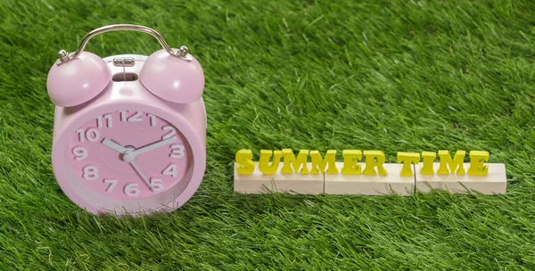 Pink Alarm Clock Summer Time Text Green Grass — Stock Photo, Image