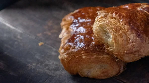 Pâtisseries Feuilletées Fraîches Sur Fond Bois — Photo