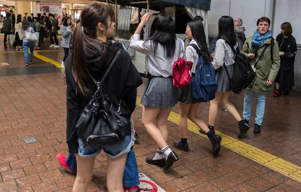 Kimliği belirsiz yayalar, Japon halkı 