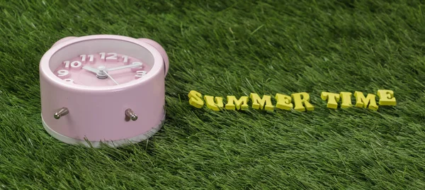 Pink Alarm Clock Summer Time Text Green Grass — Stock Photo, Image