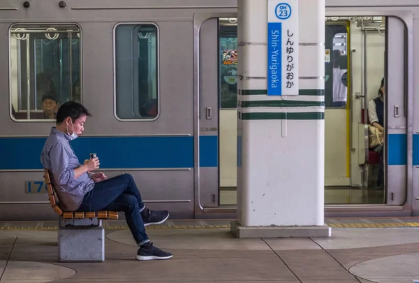 Tokyo Japan April 30Th 2018 Commuters Sitting Bench Japan Railway — Stock Photo, Image