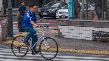 Tokyo, Japonya - 15 Eylül 2018: sokaktaki insanlar. Günlük hayat..