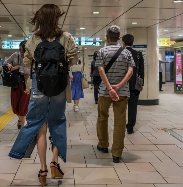 Tokyo Japan Maj 2018 Pendlare Omotesando Tokyo Metro Tunnelbanestation — Stockfoto