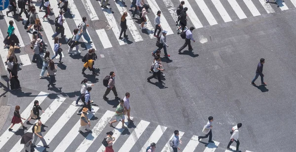 Tokyo Japan Juni 2018 Personer Som Korsar Gatan Shibuya — Stockfoto