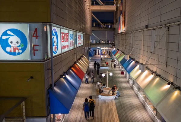 Tokio Japan Mei 2018 Uitzicht Decks Winkelcentrum Interieur Nachts — Stockfoto