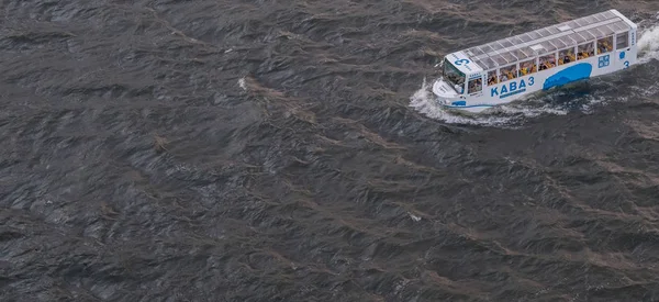 2018年5月4日 两栖水车在苏米达河航行 — 图库照片