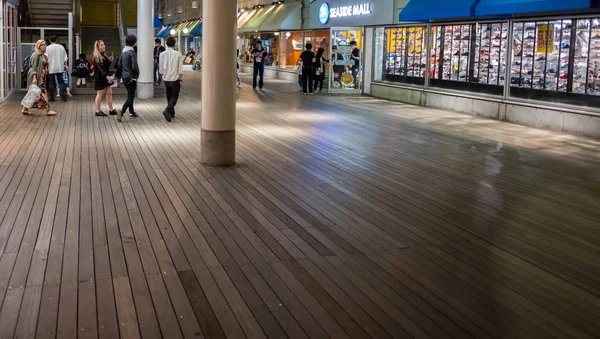 Tokyo Japan Mai 2018 Menschen Auf Decks Shopping Mall Odaiba — Stockfoto