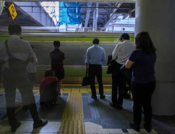 Toquio Japão Julho 2018 Commuters Shibuya Japão Plataforma Ferroviária Durante — Fotografia de Stock