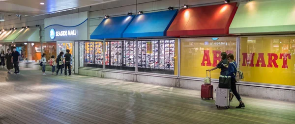 Tokyo Japan Mai 2018 Menschen Auf Decks Shopping Mall Odaiba — Stockfoto