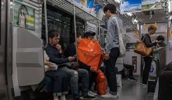 Tokyo Japan Maj 2018 Pendlare Japan Järnväg Yamanote Tåg — Stockfoto