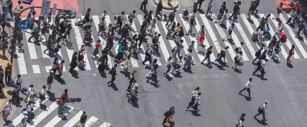 Tokyo Japan Juni 2018 Personer Som Korsar Gatan Shibuya — Stockfoto