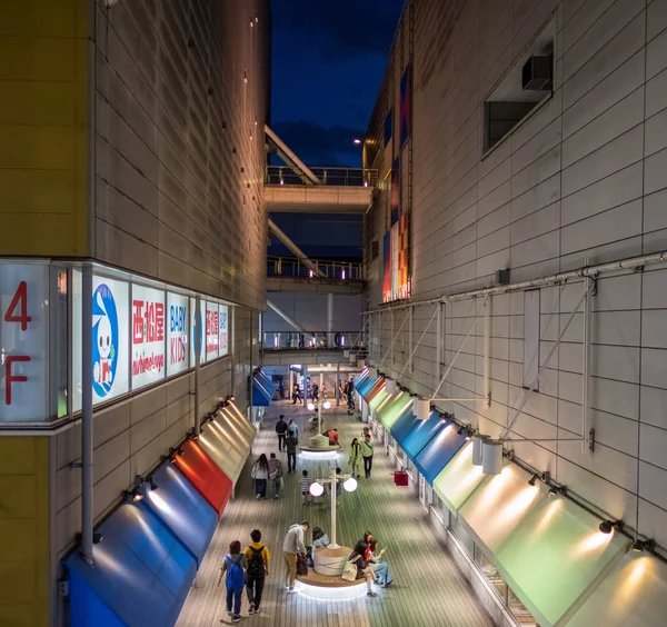 Tokyo Japonya Mayıs 2018 Decks Alışveriş Merkezi Gece Görünümü — Stok fotoğraf