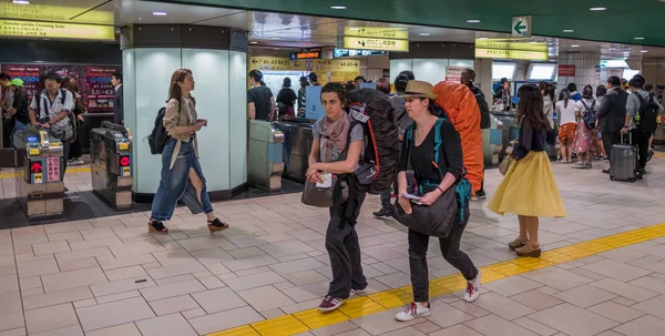 Tokio Japonia Maja 2018 Dojeżdżające Pieszo Stacji Metra Omotesando Tokyo — Zdjęcie stockowe