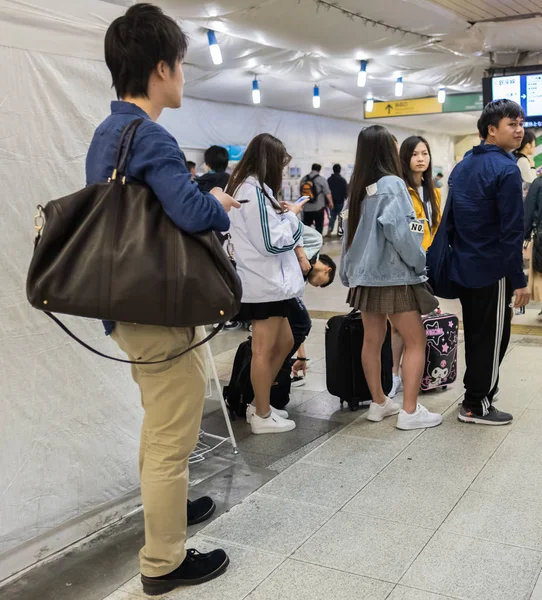 Tokio Japonia Października 2016 Ludzie Hali Odlotów Międzynarodowy Port Lotniczy — Zdjęcie stockowe