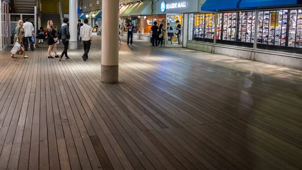 Tokio Japón Mayo 2018 Gente Centro Comercial Decks Odaiba Imagen De Stock