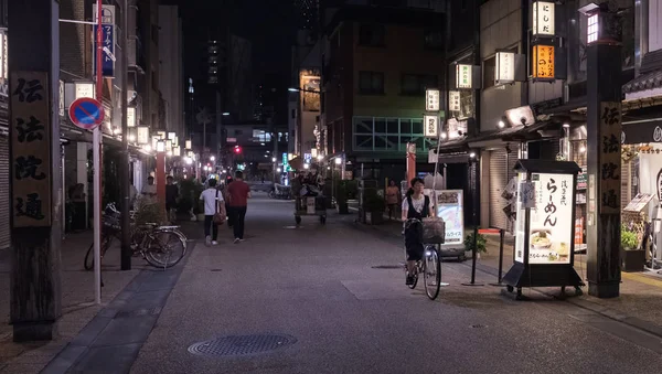Tokio Japonia Sierpień 2018 Ecploring Turystyczna Ulica Nocy Asakusa — Zdjęcie stockowe