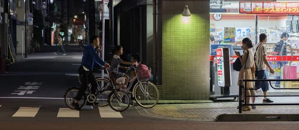 Tokyo Japon Août 2018 Père Fille Faisant Vélo Asakusa Nuit — Photo