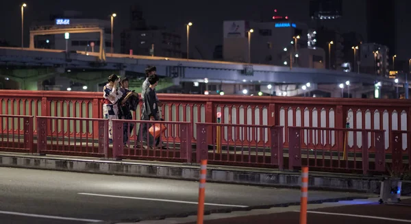 Tokio Japonsko Srpna 2018 Japonské Mladé Páry Nosit Yukata Procházce — Stock fotografie