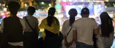 Tokyo, Japonya - 15 Ağustos 2018. Bir gösteride Odaiba uzaktan seyreden.