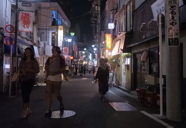 Tokyo Japan August 2018 Menschen Die Nachts Der Backstreet Der — Stockfoto