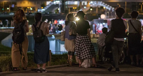 Токіо Японія Серпня 2018 Люди Дивляться Шоу Здалеку Odaiba — стокове фото