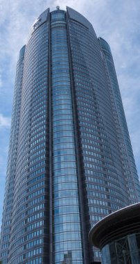 Tokyo, Japonya - 20 Ağustos 2018. Roppongi Hills binasında Mori görünümünü.