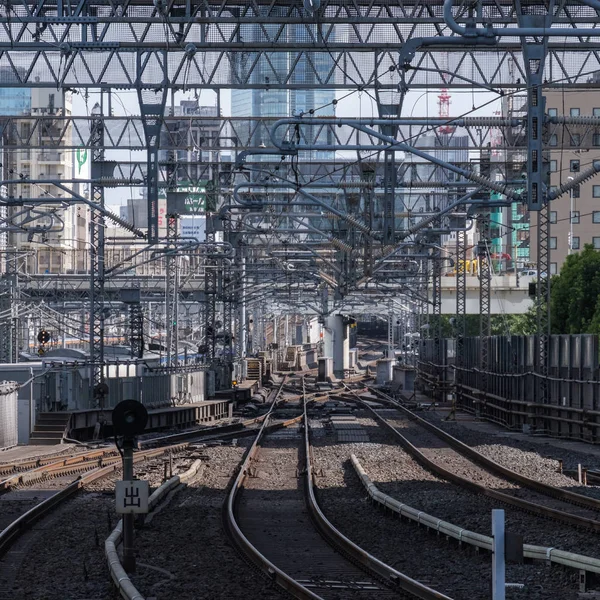 2018 東京都 東京駅のプラットフォームで空のレール トラック — ストック写真