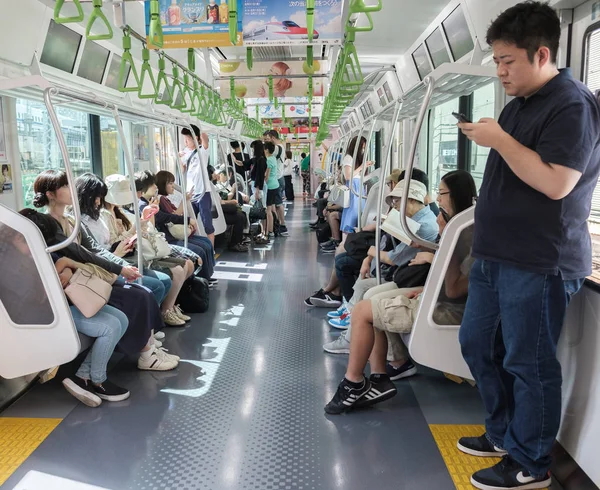 Tokyo Japan Augusti 2018 Pendlare Inuti Japan Railway Persontåg — Stockfoto