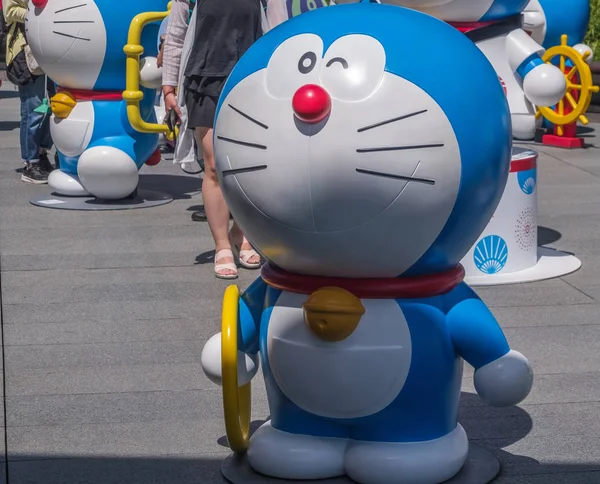 Tokyo Japonya Ağustos 2018 Kalabalık Doraemon Heykeller Roppongi Hills Insanlar — Stok fotoğraf