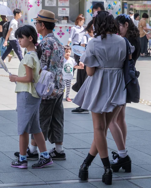 Tokio Japón Agosto 2018 Gente Hacinando Estatuas Doraemon Roppongi Hills — Foto de Stock